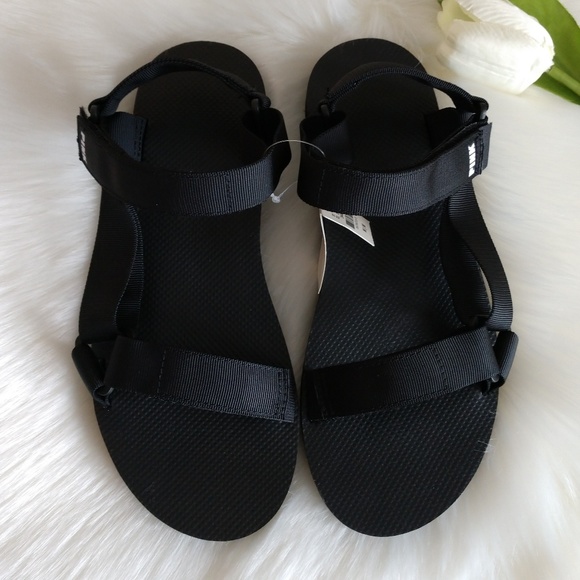 PINK Victoria's Secret Shoes - Size M🌺PINK VICTORIA'S SECRET SANDALS